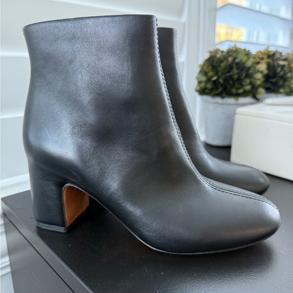 Vince NEW Terri Leather Ankle Booties